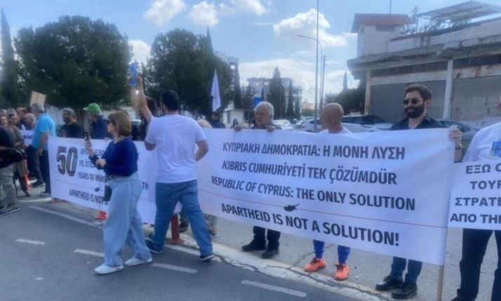 Ένταση στα Κατεχόμενα πριν από το σόου Ερντογάν με διαδηλωτές να φωνάζουν: «Τερματισμός στην κατοχή»
