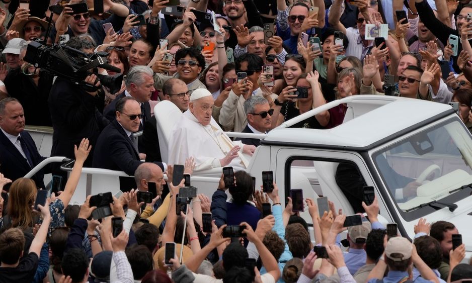 To Popemobile του Πάπα Φραγκίσκου θα μετατραπεί σε κλινική για τα παιδιά της Γάζας