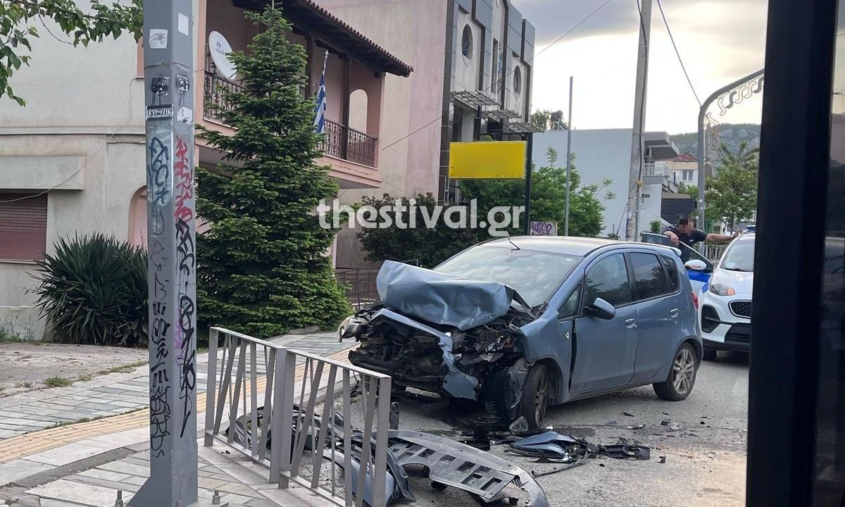 Θεσσαλονίκη: Μια τραυματίας έπειτα από μετωπική σύγκρουση αυτοκινήτων στα Πεύκα