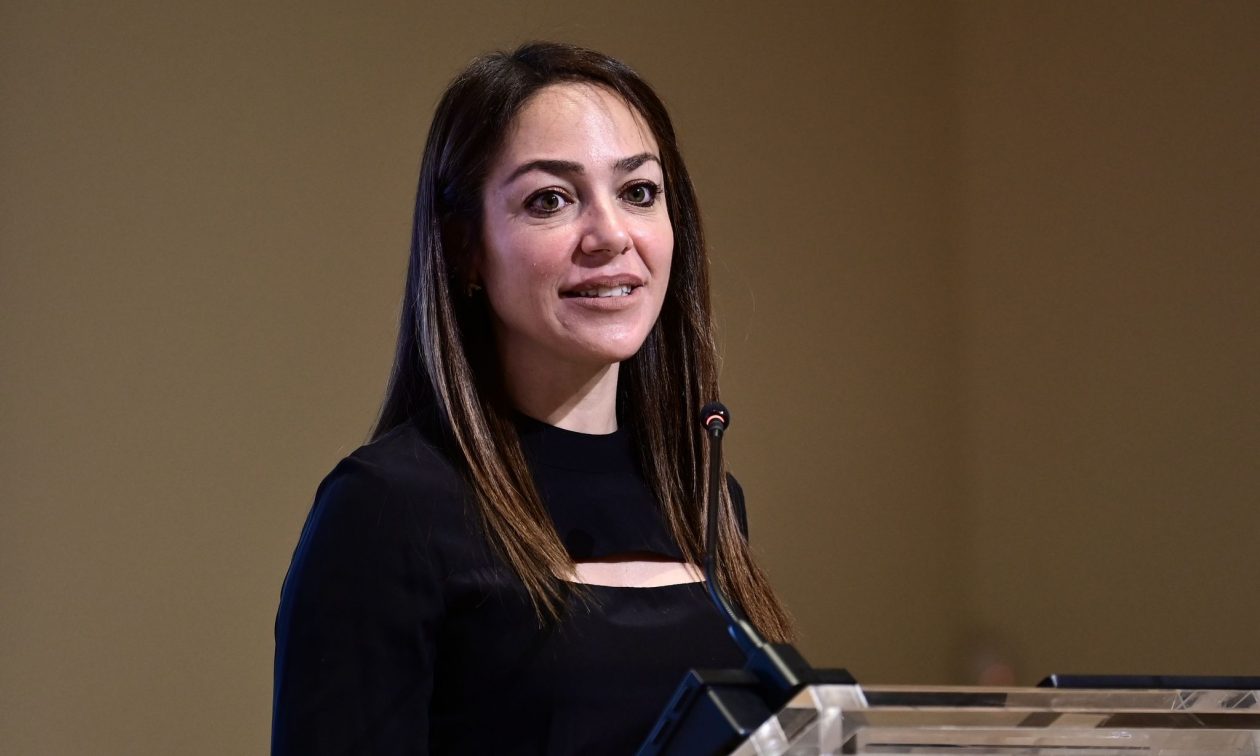 Δόμνα Μιχαηλίδου: Επίδομα σε άτομα με προβλήματα ακοής – Από αύριο οι αιτήσεις
