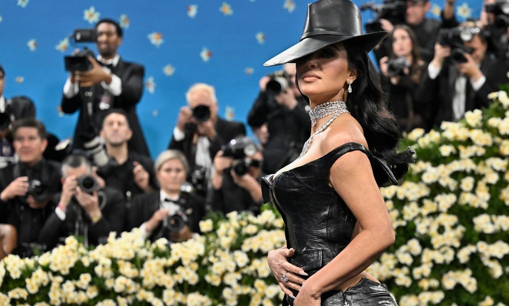 Met Gala 2025: Έξαλλη με τον σεκιουριτά της η Kιμ Καρντάσιαν – Της πάτησε το φόρεμα