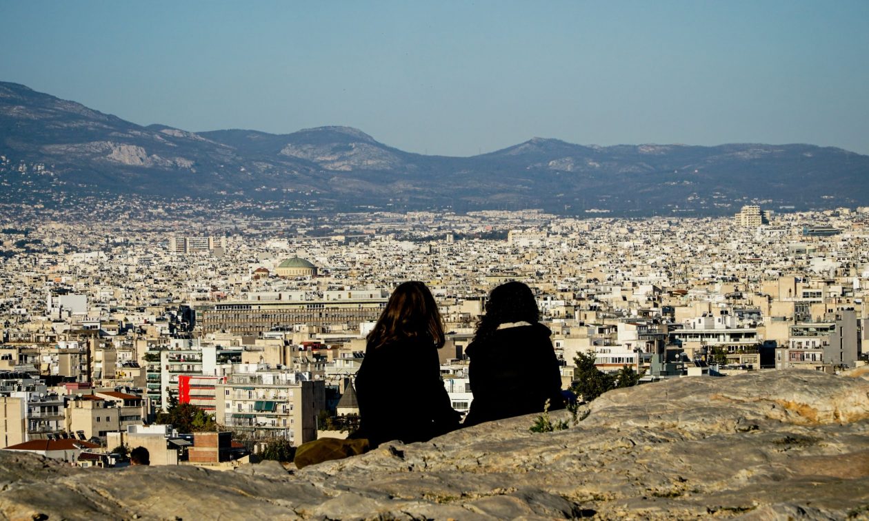 Μητσοτάκης: Εξηγεί τα «όπλα στη μάχη με τη στεγαστική κρίση» σε άρθρο στο περιοδικό της ΟΝΝΕΔ