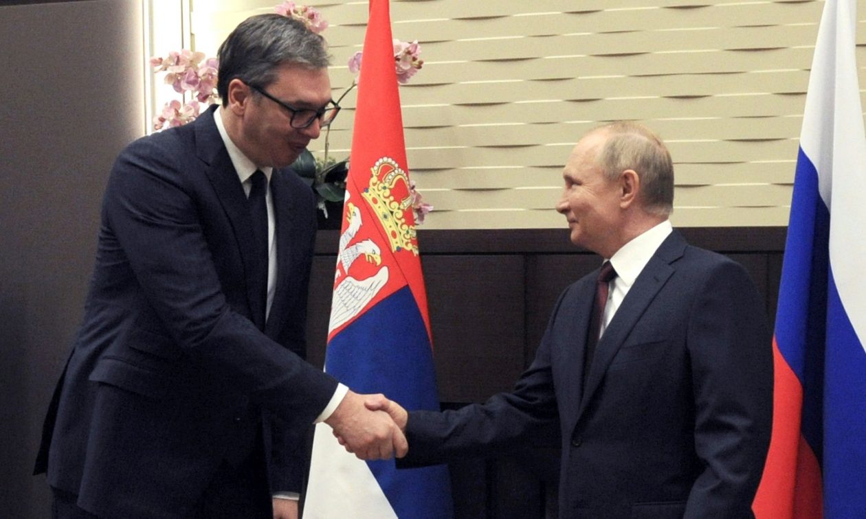 «Υπερήφανος» o πρόεδρος της Σερβίας για την παρουσία του στην στρατιωτική παρέλαση της Μόσχας