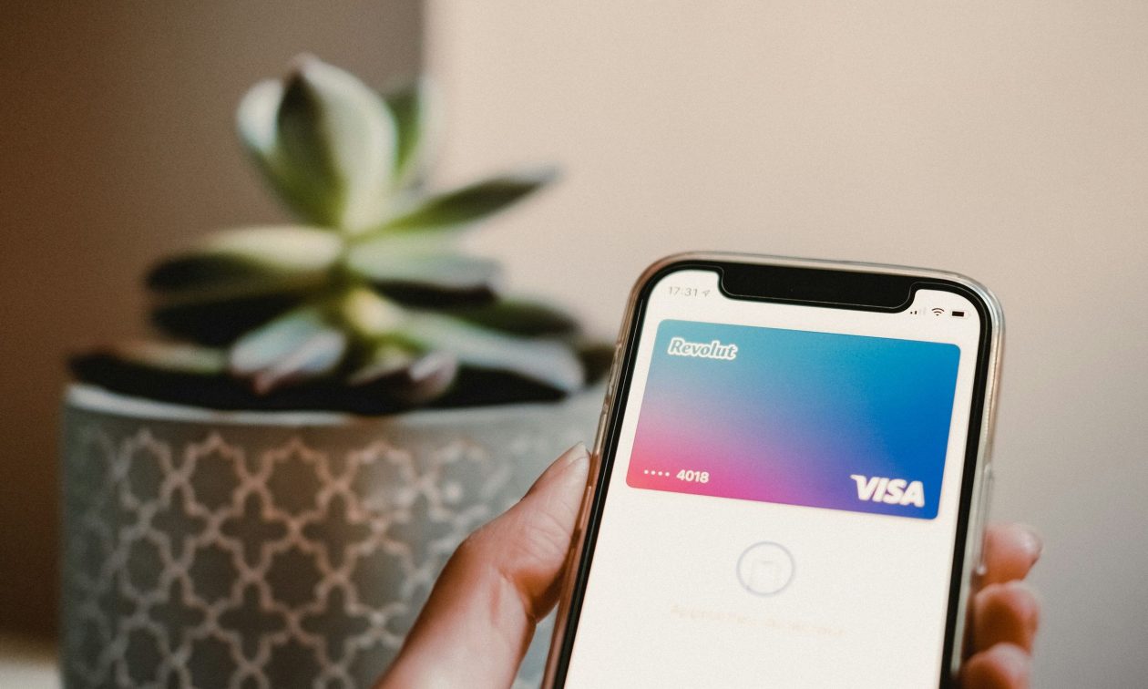 Revolut: «Μέσα σε 23 λεπτά έκαναν φτερά 80.000 ευρώ» – Χιλιάδες καταγγελίες για απάτες