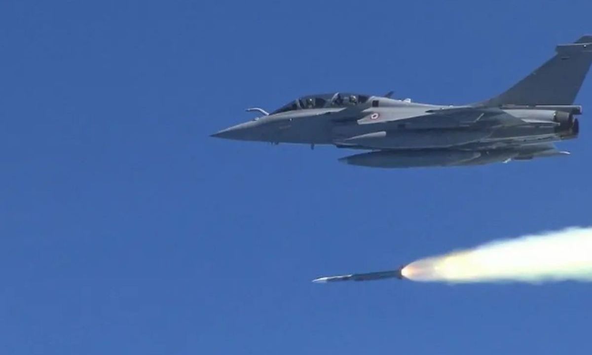 Η μεγαλύτερη αερομαχία της Ιστορίας έγινε ανάμεσα σε Ινδία και Πακιστάν με 125 μαχητικά