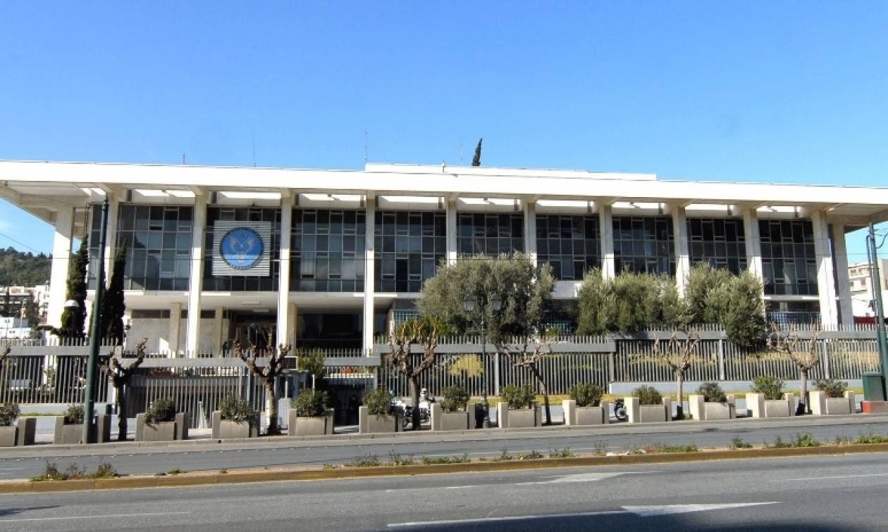 Εργατικό ατύχημα στην αμερικάνικη Πρεσβεία: Άνδρας έπεσε σε φρεάτιο