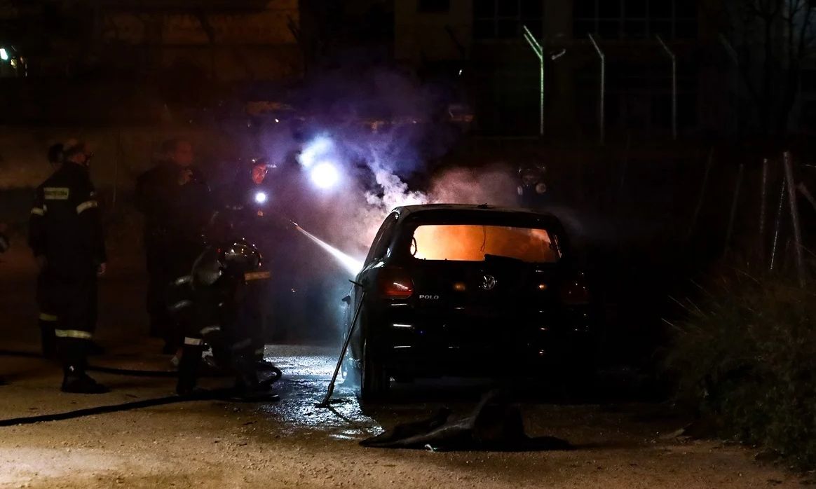 Θεσσαλονίκη: Στις φλόγες αυτοκίνητο στη Σταυρούπολη – Κινητοποίηση της Πυροσβεστικής