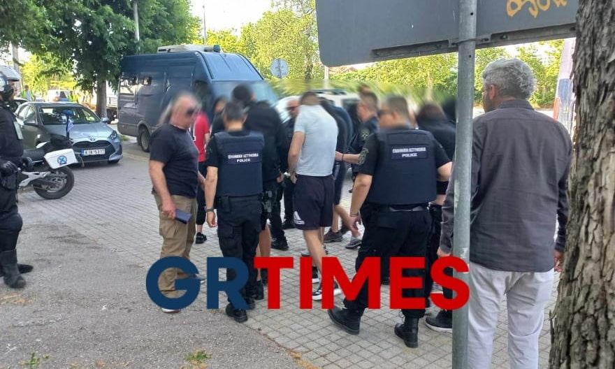 Θεσσαλονίκη: Ελεύθερα τα 13 ανήλικα μέλη της εγκληματικής οργάνωσης «Defend Salonica»