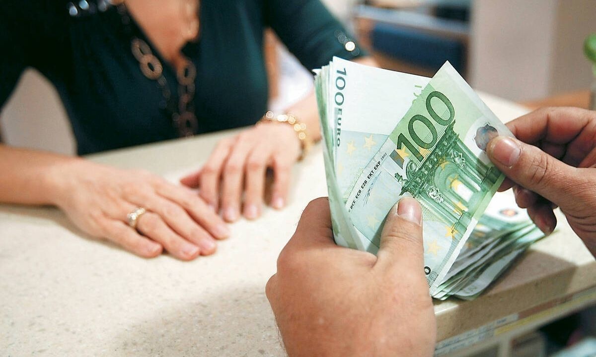 Συντάξεις Ιουνίου 2025: Οι ημερομηνίες που θα πάνε ταμείο οι δικαιούχοι
