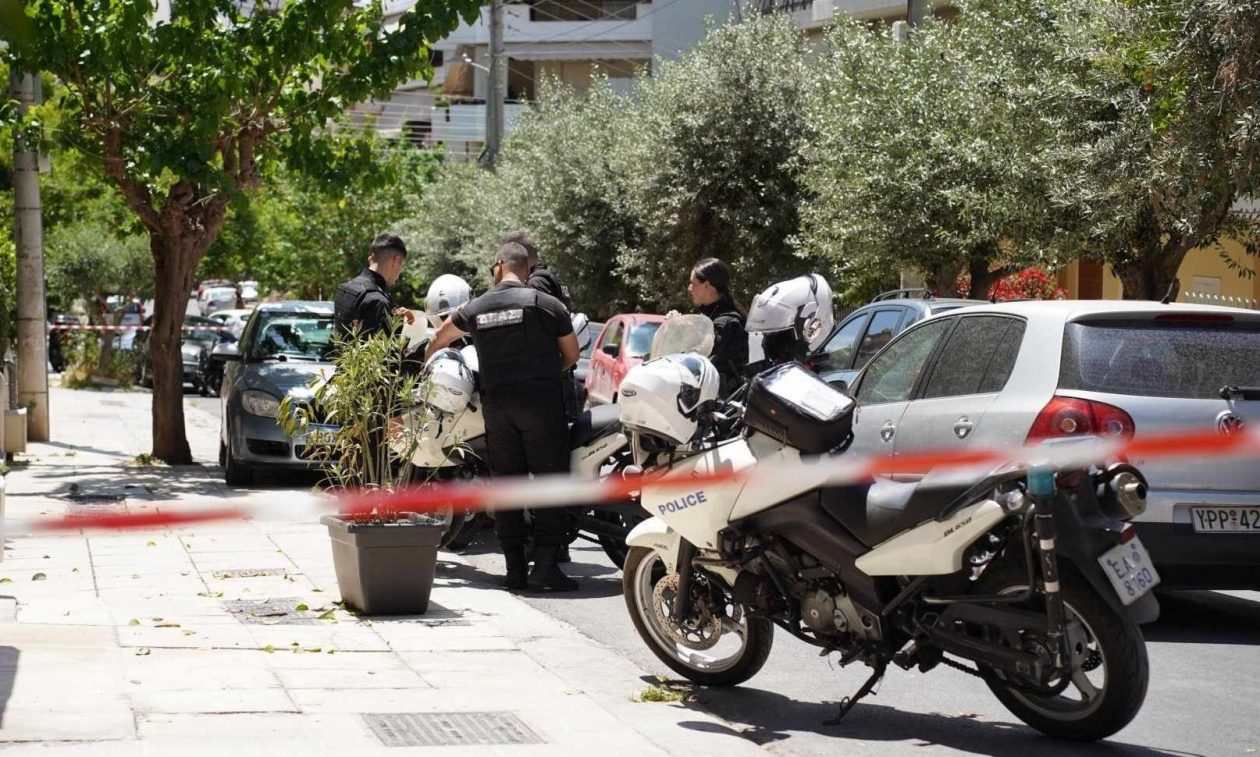 Νέα Σμύρνη: Ποινική δίωξη για ανθρωποκτονία με δόλο στον 71χρονο που μαχαίρωσε τον γιο του