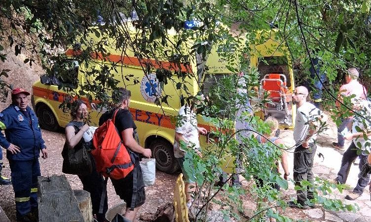 Νέδα: «Το παιδί έπεσε μπροστά στους γονείς του» – Συγκλονίζει η μαρτυρία για το δυστύχημα του 4χρονο