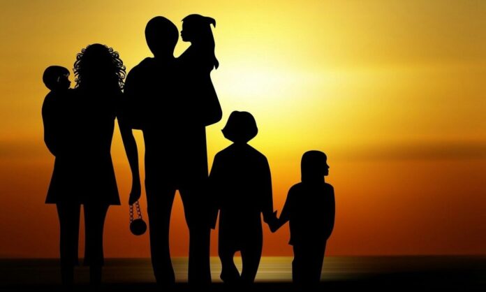 1649096-ccf70ad0-family-730320_1280.jpg