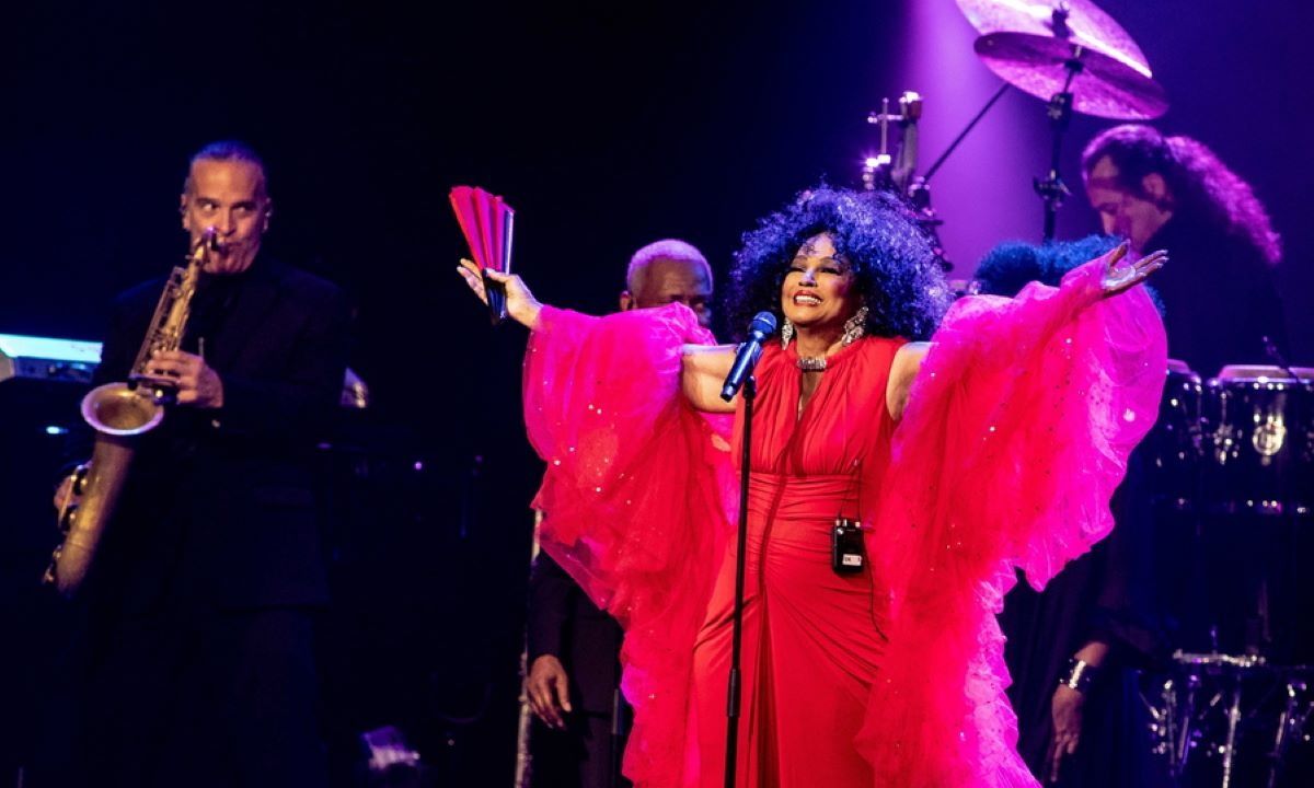 Η Diana Ross τραγουδάει για τα παιδιά της «Ελπίδας»