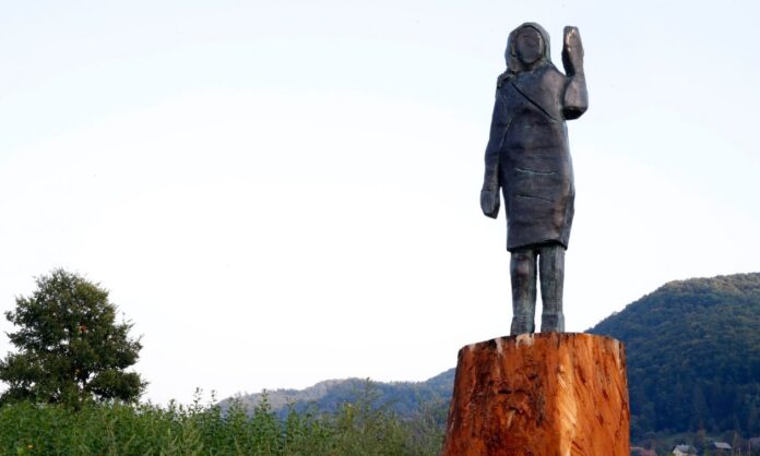 1649621-b86a9f9b-melania-trump-statue.jpg