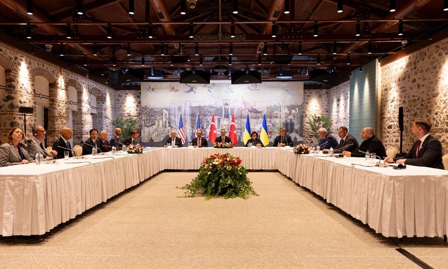 Ξεκίνησε η τριμερής συνάντηση Τουρκίας – ΗΠΑ – Ουκρανίας στην Κωνσταντινούπολη