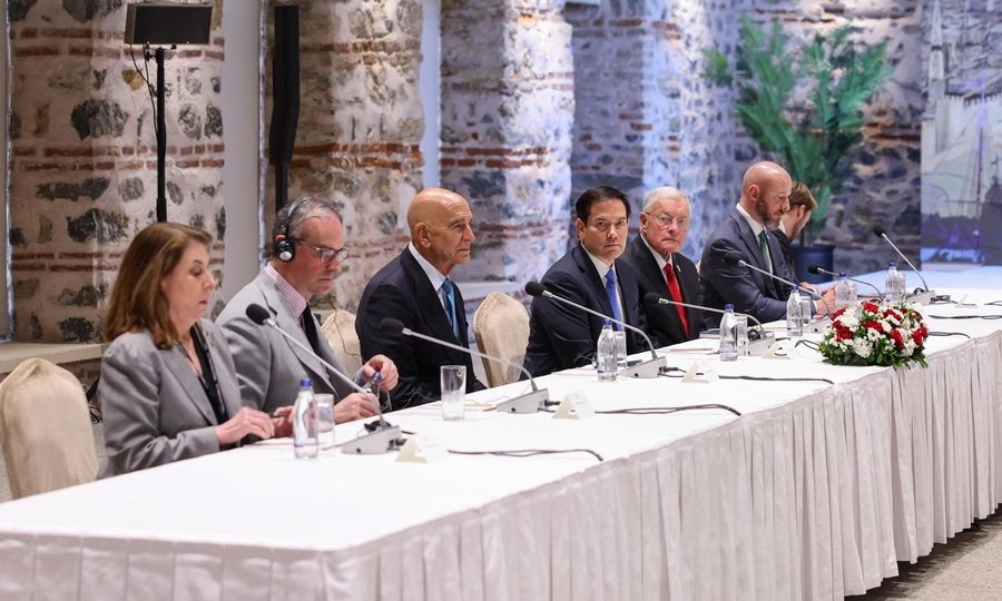 Κωνσταντινούπολη: Ολοκληρώθηκε η συνάντηση Ουκρανίας – Τουρκίας – ΗΠΑ