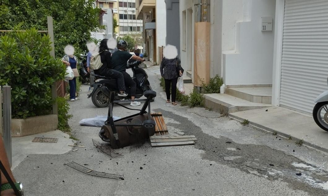 Ηράκλειο: Ψησταριά «προσγειώθηκε» πάνω σε περαστικό και τον έστειλε στο νοσοκομείο – «Ζω από θαύμα»