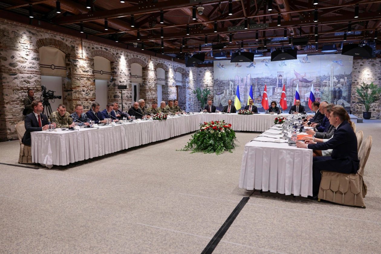 Συνομιλίες Ρωσίας – Ουκρανίας στην Κωνσταντινούπολη: Ο ρόλος του επιτήδειου ουδέτερου της Τουρκίας