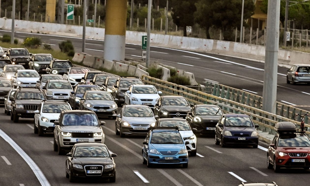 ΑΑΔΕ: Ψάχνει ανασφάλιστα οχήματα με απλήρωτα τέλη κυκλοφορίας – Πρόστιμα έως 30.000 ευρώ