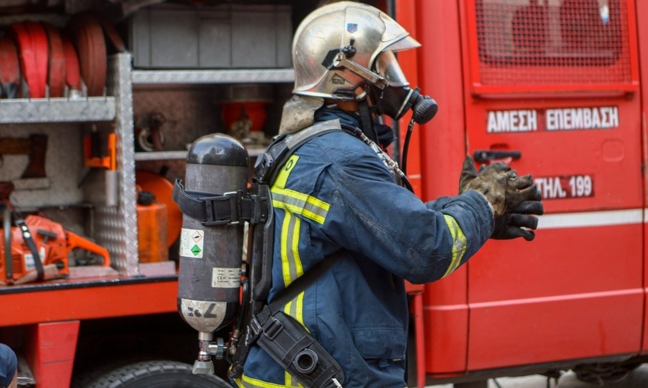 Υπό μερικό έλεγχο η πυρκαγιά στην εθνική Αθηνών- Κορίνθου – Αποκαταστάθηκε η κυκλοφορία των οχημάτων