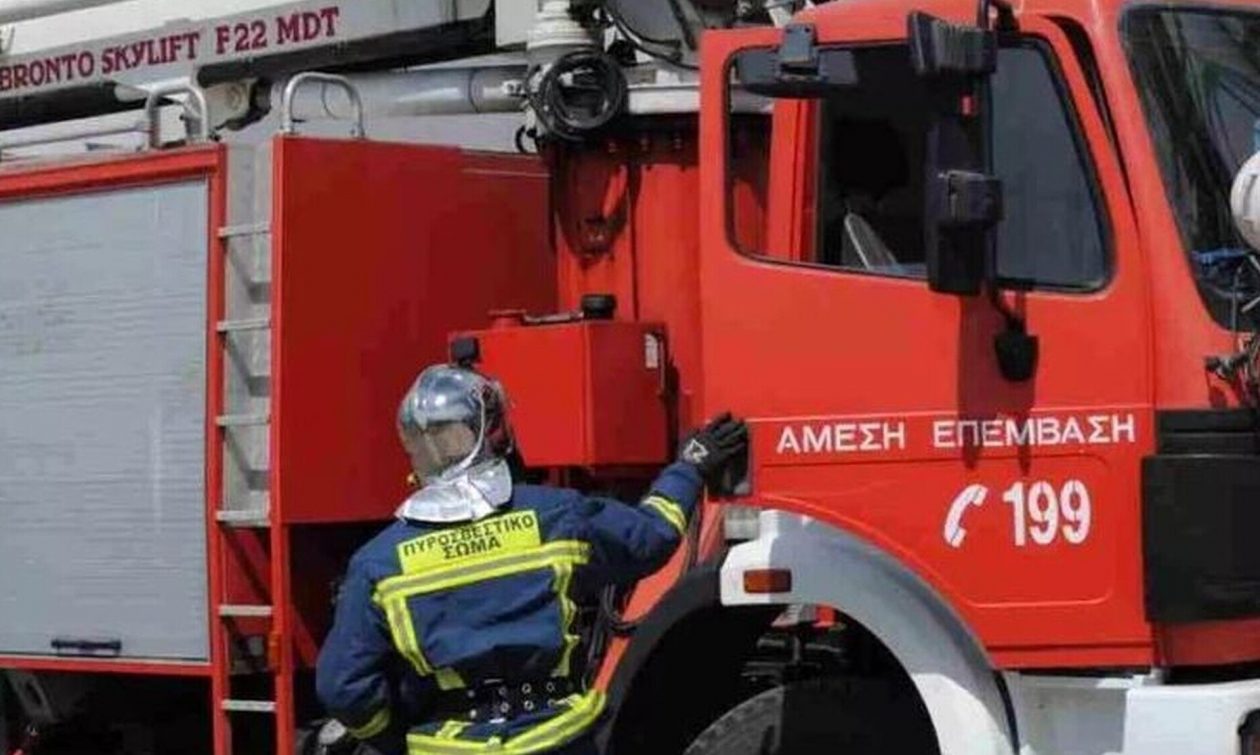 Φωτιά σε φορτηγό στην Άνοιξη – Εκτροπή της κυκλοφορίας στο σημείο