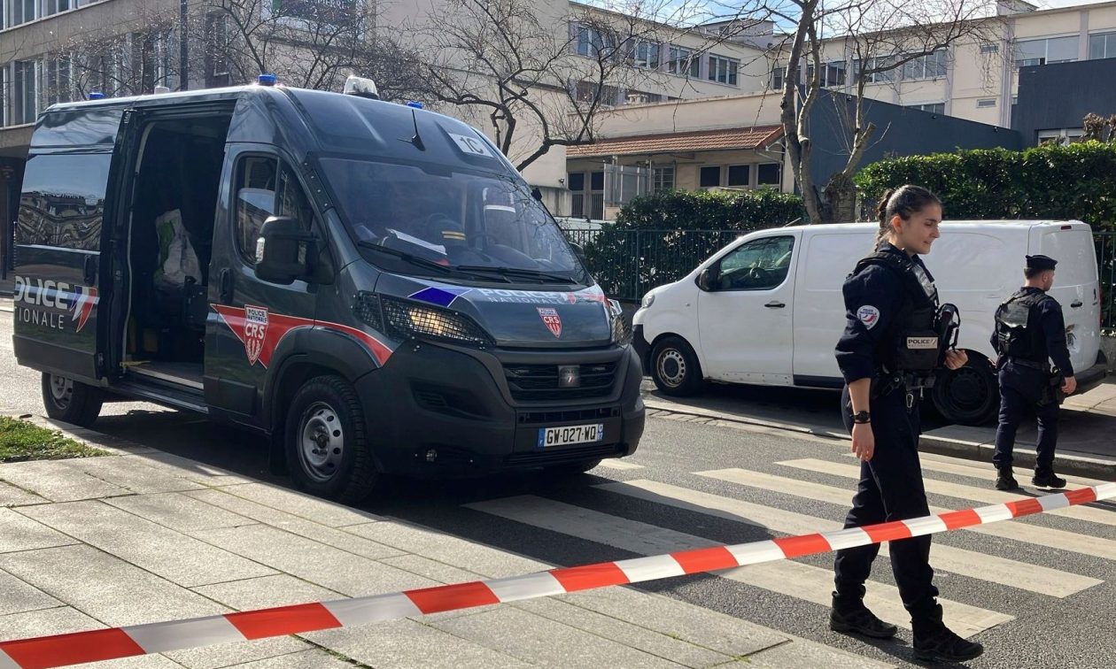 Γαλλία: Ένας ιερέας, έναν τραυματιοφορέας, ένας καθηγητή σε δίκτυο παιδεραστίας – 55 συλλήψεις