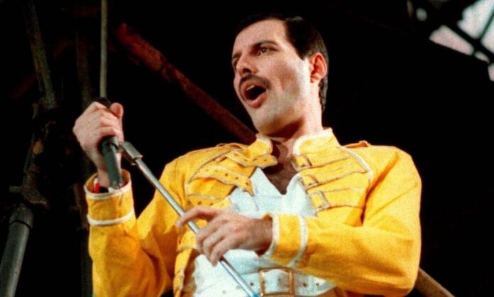 1651647-2f405ae7-freddie-mercury-queen.jpg