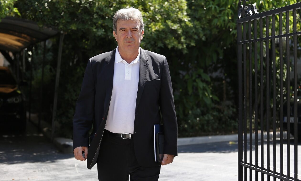 Κατεπείγουσα έρευνα ζητά ο Χρυσοχοΐδης για την αναφορά του ονόματός του σε υπόθεση εμπορίας ανθρώπων