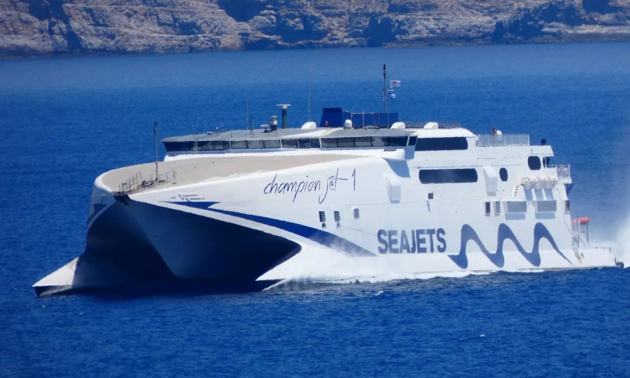 Ταλαιπωρία για εκατοντάδες επιβάτες του Champions Leaugue Jet 1 – Παρουσίασε μηχανική βλάβη εν πλω