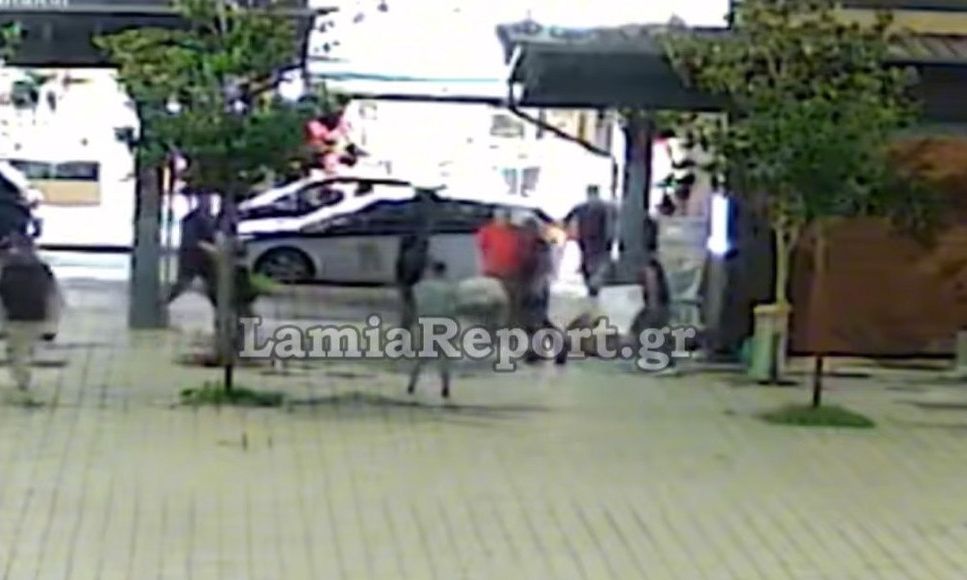 Λαμία: Άγριο ξύλο στην πλατεία Πάρκου – Τον χτύπησε στο κεφάλι με σίδερο