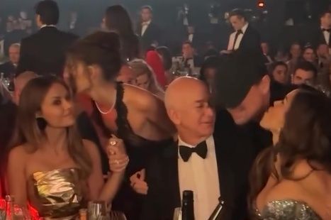 Λεονάρντο Ντι Κάπριο: Το φιλί της Λόρεν Σάντσεζ και η αμηχανία του Τζεφ Μπέζος – Βίντεο