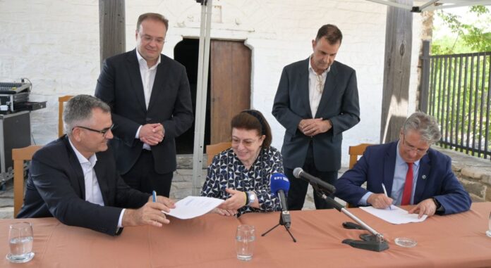 1652239-9756176e-ypourgeio-politismou.jpg