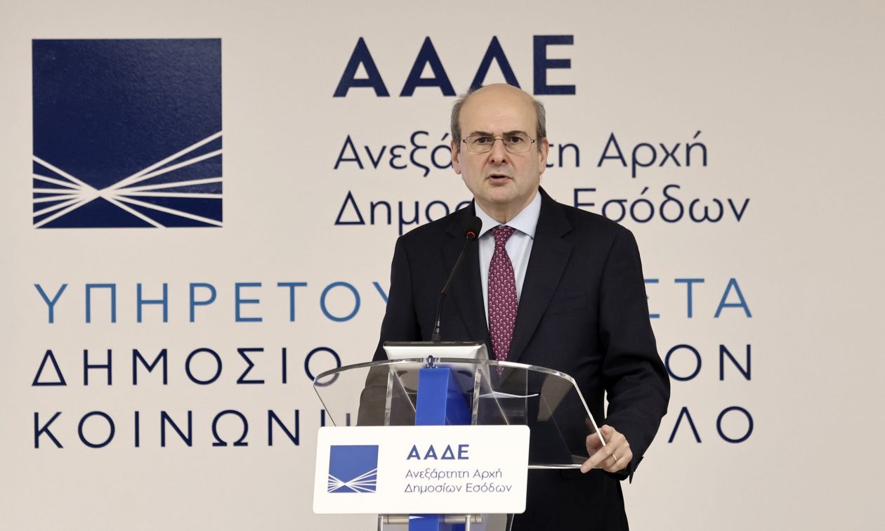 Χατζηδάκης: «Μελετάται σοβαρά η υποκατάσταση του ΟΠΕΚΕΠΕ από την ΑΑΔΕ»