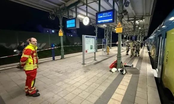 Γερμανία: Άνδρας σφήνωσε για μιάμιση ώρα κάτω από το κάθισμα του ψάχνοντας τα ακουστικά του