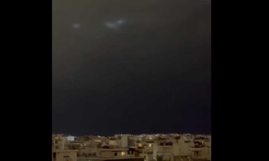 Το ασυνήθιστο φαινόμενο μαγνήτισε τα βλέμματα στον Αττικό ουρανό