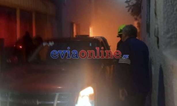 Εύβοια: Μεγάλη φωτιά σε σπίτι – Ηλικιωμένη υπέστη εγκαύματα και μεταφέρθηκε στο νοσοκομείο
