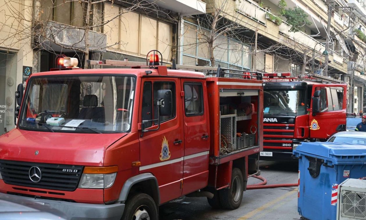 Λάρισα: Αυτοκίνητο τυλίχθηκε στις φλόγες – Συναγερμός στην Πυροσβεστική