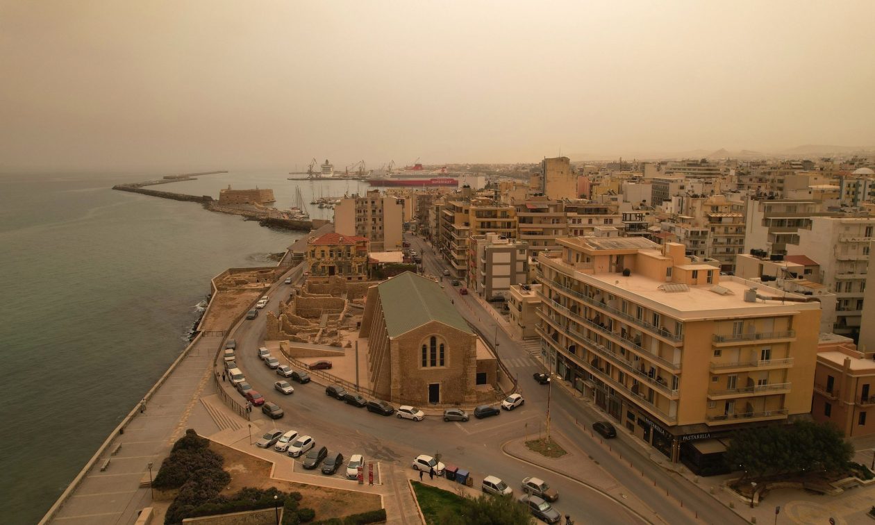 Η αφρικανική σκόνη στην Κρήτη: Το «πριν» και το «μετά» όπως τα κατέγραψε δορυφόρος