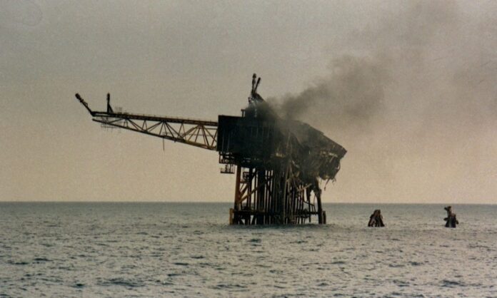 1652647-d24c3d4c-oil-platform.jpg