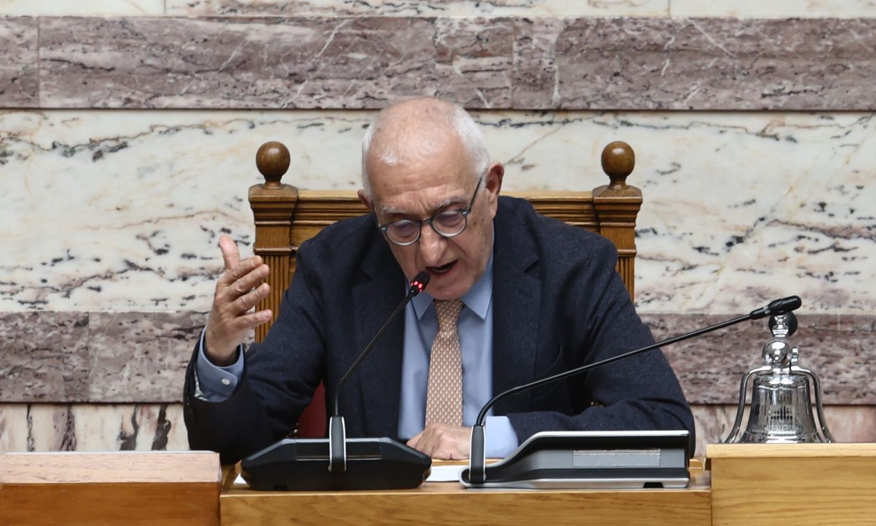 Κακλαμάνης για Πετρούνια: «Κορυφαίος αθλητής των κρίκων – Υπόδειγμα αδιάκοπης προσπάθειας»