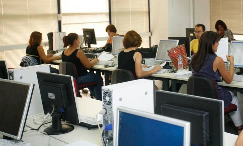 Ποδαρικό με αυξήσεις για 40.000 δημόσιους υπαλλήλους τον Ιούνιο