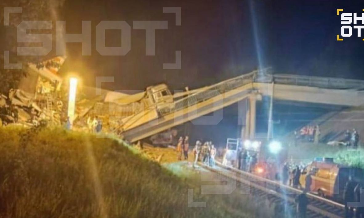 Ρωσία: Κατέρρευσε γέφυρα στα σύνορα με Ουκρανία – Είχε αυτοκίνητα και επιβατικό τρένο επάνω