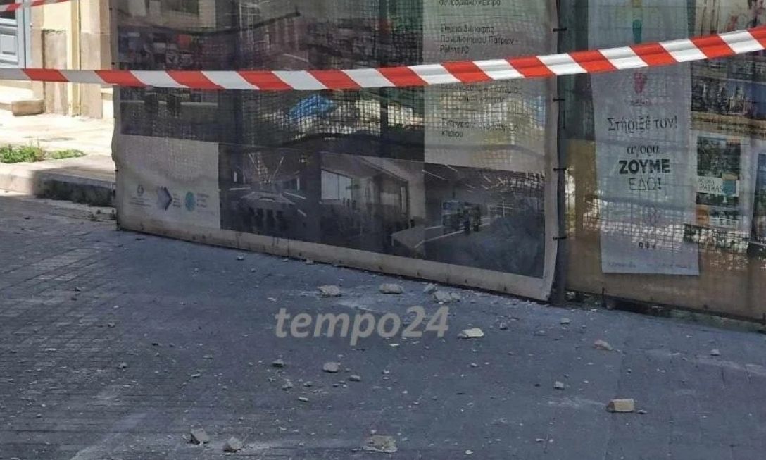 Πάτρα: Μεγάλα κομμάτια από σοβάδες έπεσαν σε κεντρικό πεζόδρομο, δείτε φωτογραφίες