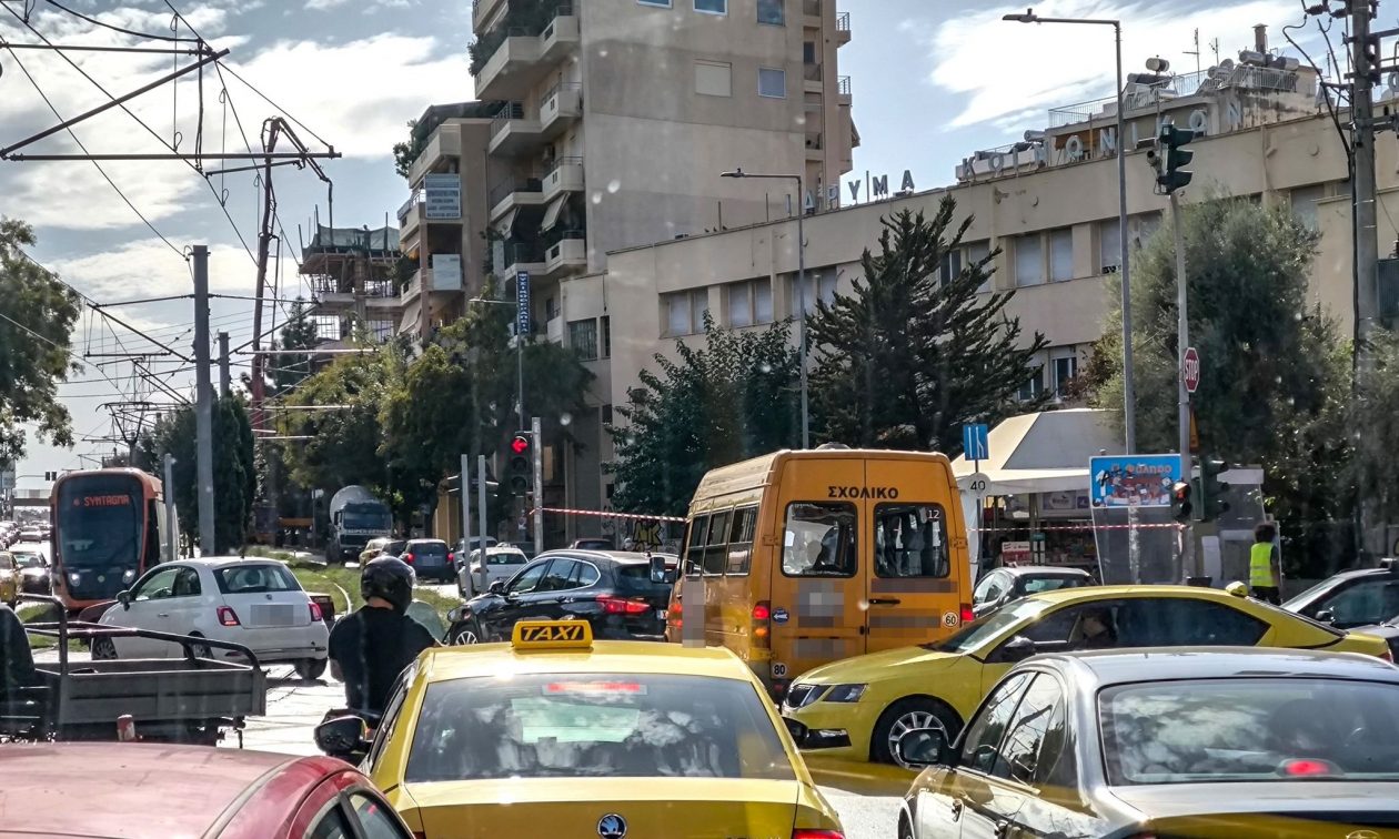 Κίνηση στους δρόμους: «Μαρτύριο» ο Κηφισός, μεγάλη ταλαιπωρία στο κέντρο της Αθήνας