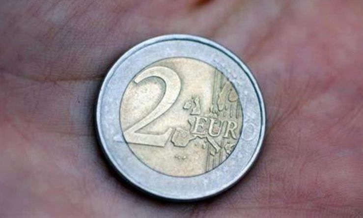 Μοιάζει με απλό κέρμα των 2€ αλλά αξίζει μια περιουσία – Μην το ξοδέψεις κατά λάθος!