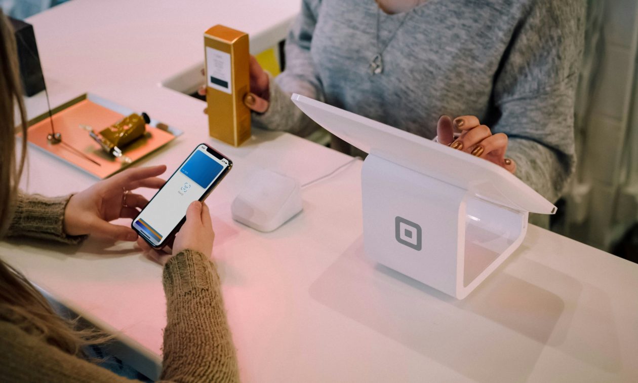 Μπαράζ ελέγχων για ασύνδετα POS και «πειραγμένες» ταμειακές – Τα πρόστιμα και τα λουκέτα