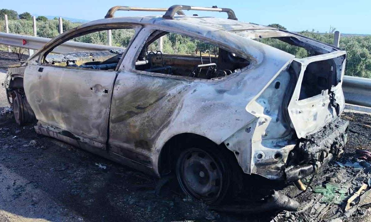 Φωτιά ξέσπασε σε αυτοκίνητο στην Ιόνια Οδό – Γλίτωσε τα χειρότερα ο οδηγός