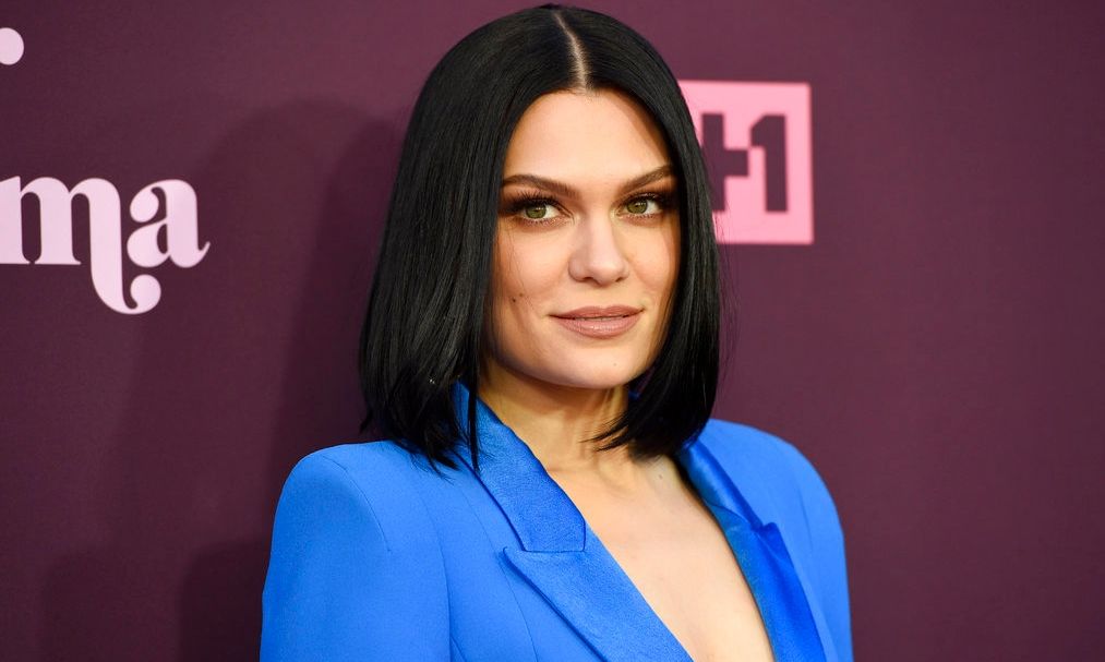 Jessie J: Η τραγουδίστρια διαγνώστηκε με καρκίνο του μαστού – «Χρειάζομαι μια αγκαλιά»