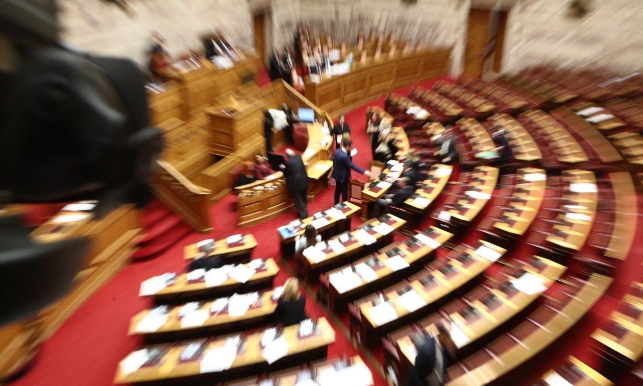 Τέμπη: Πλεύση, Νίκη, Κίνημα Δημοκρατίας και Ελληνική Λύση υπέγραψαν την πρόταση της Καρυστιανού