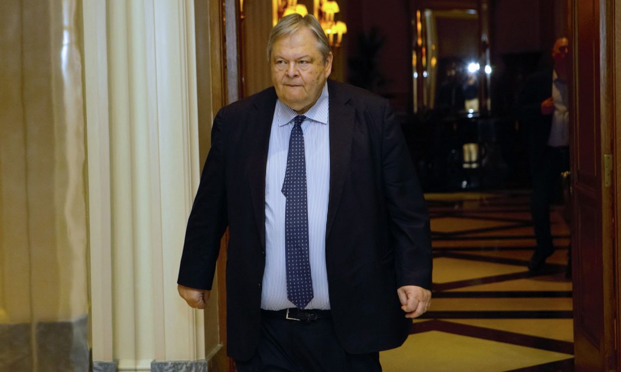 Ευάγγελος Βενιζέλος για Bασίλη Παπαβασιλείου: «Υπόδειγμα αυτοσχεδιασμού του θεατρικού συγγραφέα»
